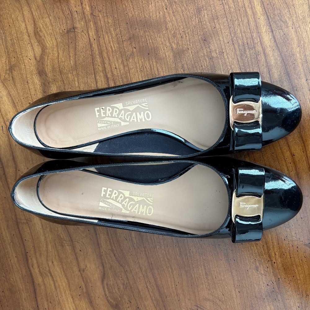 Ferragamo Vara Pump 7.5 black patent